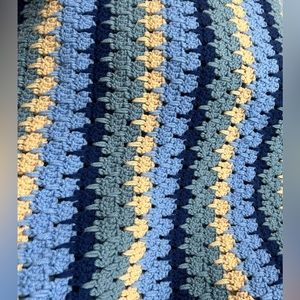 Hand made crochet throw, size 56in -75in